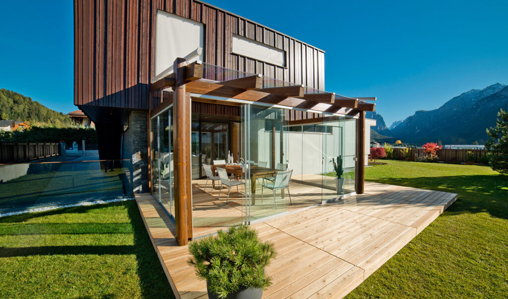 Terrassendielen aus Hartholz: einladendes Urlaubsflair gepaart mit langlebiger Funktionalität