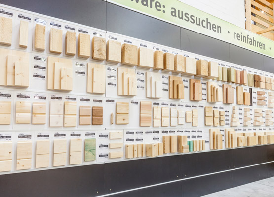 Bauholzplatten in der Ausstellung | HolzLand Stoellger in Langenhagen