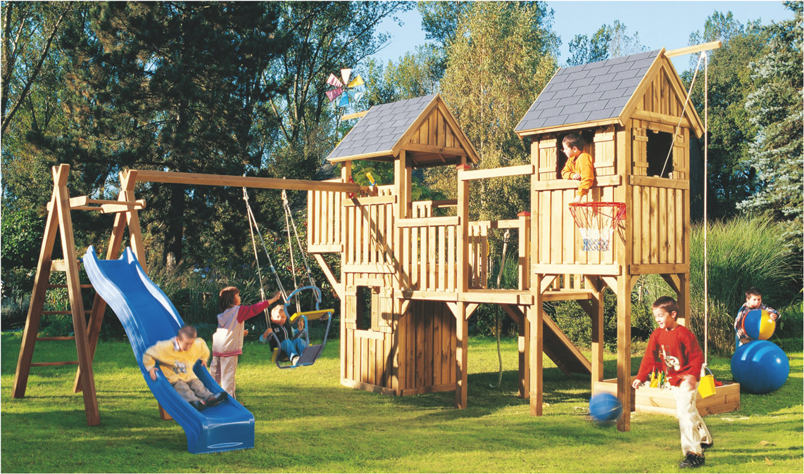 Klettergerüst mit spielenden Kindern | Spielgeräte für den Garten | HolzLand Stoellger in Langenhagen