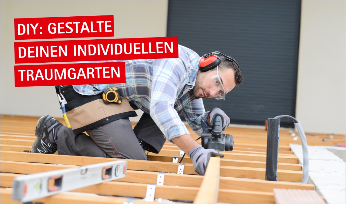 DIY-Inspration für den Garten | handwerker montiert Leisten | HolzLand Stoellger in Langenhagen