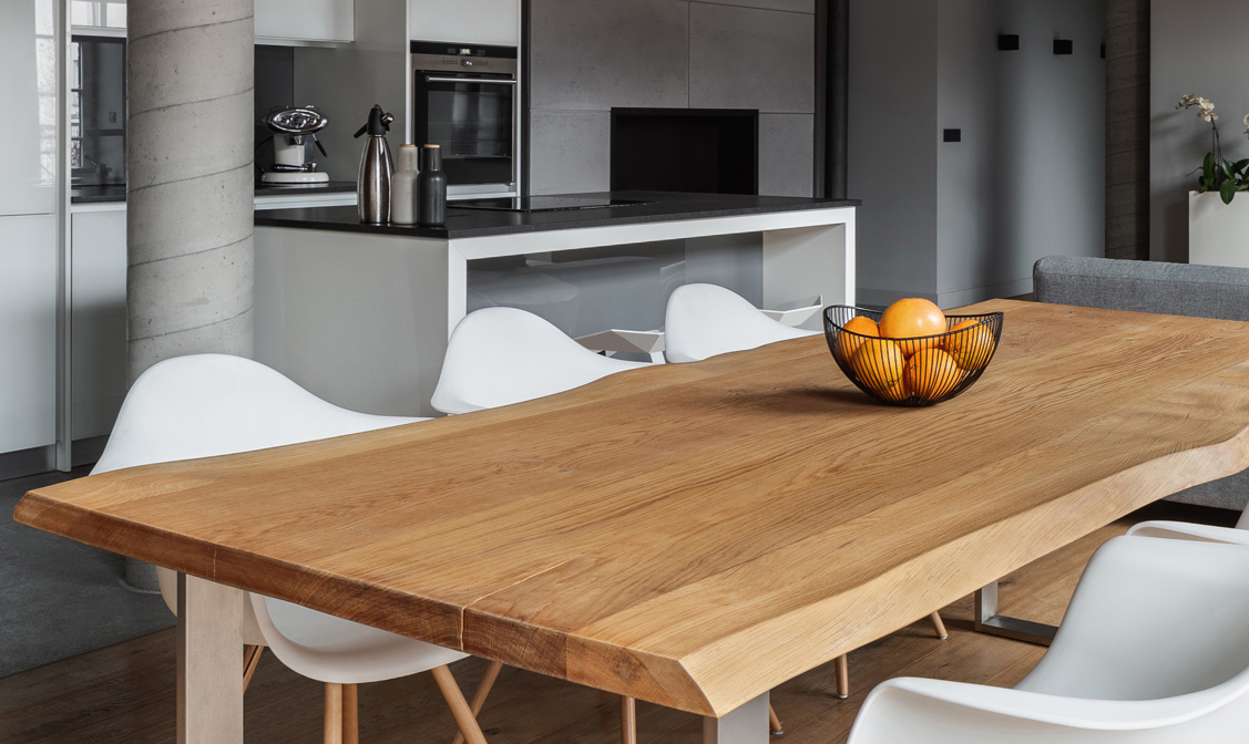 Moderner Echtholztisch im Wohnbereich | HolzLand Stoellger in Langenhagen